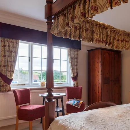 Blacksmiths Arms 4* Скарборо