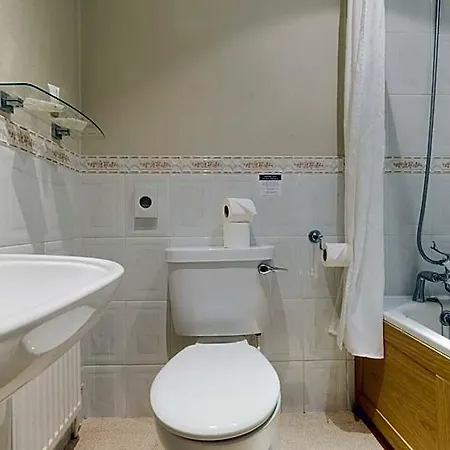 布莱克史密斯阿姆斯旅馆 宾馆 4*
